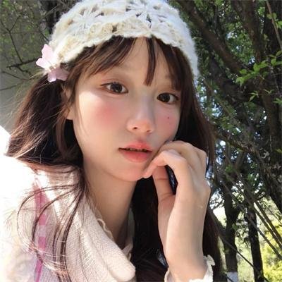 落在她身边